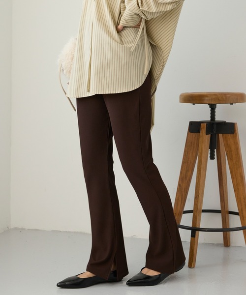 Aunely（オーネリー）の「【Aunely】美シルエットフレアパンツ＜YOSOOIシリーズ＞（その他パンツ・レディース・チャコールグレー/ブラウン/ブラック/アイボリー・S/L/M）」の4枚目の写真