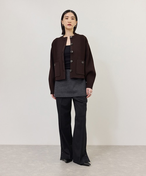 ADAM ET ROPE'(アダムエロペ)の「【サステナブル】フォルムスリーブクルーネックカーディガン(カーディガン/ボレロ・レディース・チャコールグレー/ダークブラウン/ネイビー/パープル/ブラック・FREE)」の8枚目の写真
