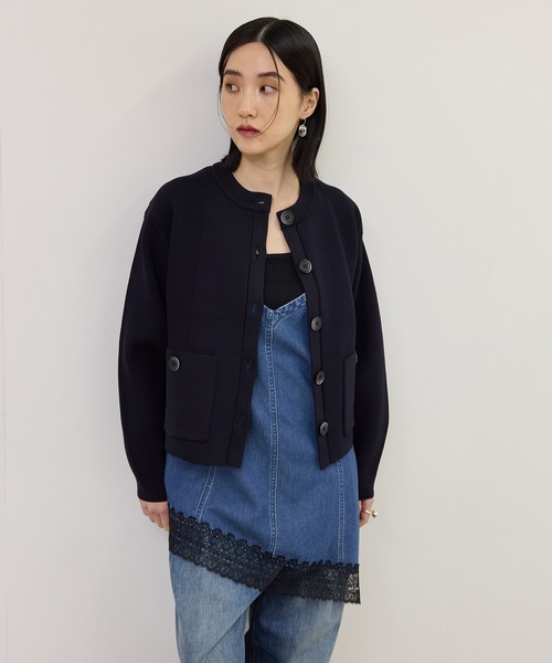 ADAM ET ROPE'(アダムエロペ)の「【サステナブル】フォルムスリーブクルーネックカーディガン(カーディガン/ボレロ・レディース・チャコールグレー/ダークブラウン/ネイビー/パープル/ブラック・FREE)」の14枚目の写真