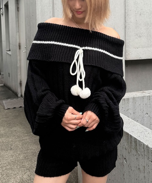 SPIRALGIRL(スパイラルガール)の「ぽんぽん付きオフショルニット×ショートパンツセットアップ(ワンピース・レディース・グレー/ブラック/ホワイト・FREE)」の2枚目の写真