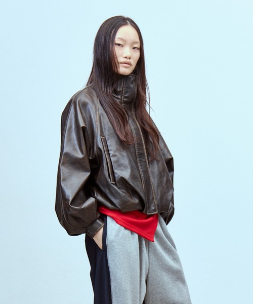 THINGS THAT MATTER（シングス ザット マター）の「FAUX LEATHER BALLOON BLOUSON / フェイクレザーバルーンブルゾン（ブルゾン・レディース・ダークブラウン/ブラック・FREE）」の4枚目の写真