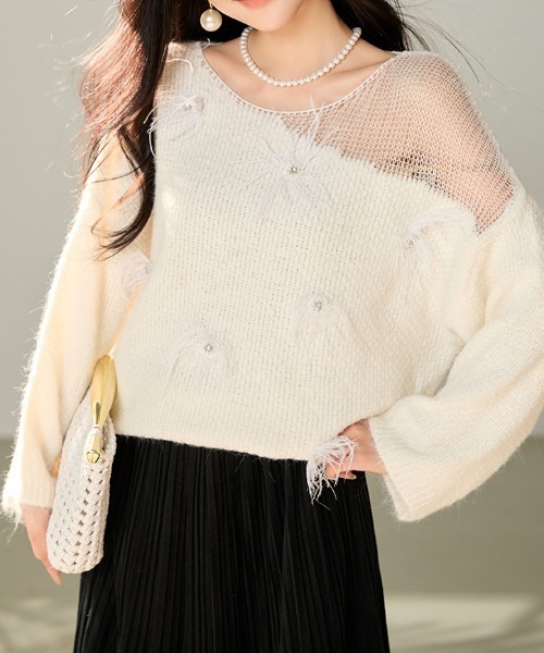 LUCPY（ラクピー）の「フラワーフェザーモチーフルーズニットプルオーバー（その他トップス・レディース・ホワイト・X-LARGE/LARGE/MEDIUM/SMALL）」の2枚目の写真