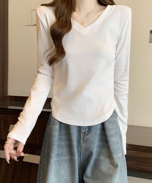 2ly2(トゥーリートゥー)の「Vネック 長袖カットソー ストレッチ トップス インナー(Tシャツ/カットソー・レディース・ブラック/ホワイト/ベージュ/グレー・FREE)」の1枚目の写真