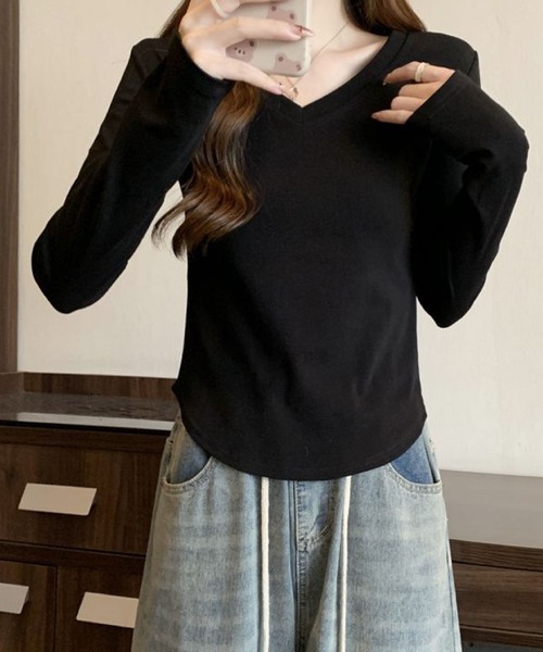 2ly2(トゥーリートゥー)の「Vネック 長袖カットソー ストレッチ トップス インナー(Tシャツ/カットソー・レディース・ブラック/ホワイト/ベージュ/グレー・FREE)」の8枚目の写真