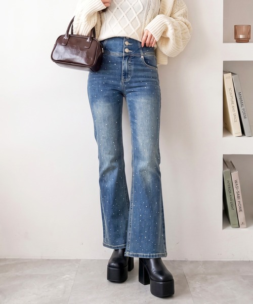 FUN(ファン)の「ストーンフレアパンツ(デニムパンツ・レディース・ブラック/ブルー・S/L/M)」の1枚目の写真