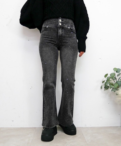 FUN(ファン)の「ストーンフレアパンツ(デニムパンツ・レディース・ブラック/ブルー・S/L/M)」の2枚目の写真