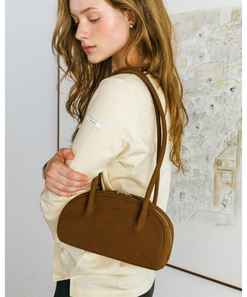 MARHEN.J（マルヘンジェイ）の「[海外限定] アラ スウェード ショルダーバッグ（ショルダーバッグ・レディース・ブラウン/ベビーピンク・FREE）」の4枚目の写真