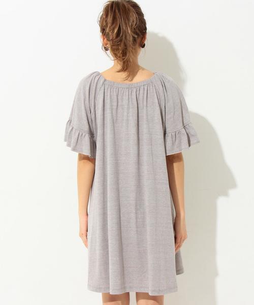 Another Edition（アナザーエディション）の「【WEB店舗限定】オフショルダーチュニックワンピース/ aeBFC オフショル チュニック OP◆（ワンピース・レディース・ブラック/ライトグレー/レッド・フリー）」の4枚目の写真