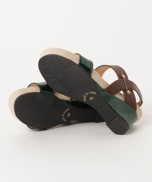 MIX JUICE（ミックスジュース）の「MIX JUICE ミックスジュース エナメルタブルベルトストラップウエッジサンダル（サンダル・レディース・ホワイト/カーキ/ブラック・LL/S/L/M/SS）」の5枚目の写真