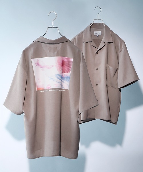 EMMA CLOTHES（エマクローズ）の「ブライト ポプリン リラックス ドレープ オープンカラー1/2 Sleeveシャツ EMMA CLOTHES（シャツ/ブラウス・メンズ・ホワイト/ブラック/ベージュ/ネイビー/テラコッタ/イエロー/レッド系その他/ダークグリーン/ライトグレー/ブラウン/ピンク/ライトベージュ/ライトグリーン/ライトブルー/スモークピンク/ベージュ系その他/パープル系その他/ベージュ系その他2/オレンジ系その他/グレー系その他/ダークブラウン/グレー系その他2/ベージュ系その他3/グリーン系その他/ブラック系その他/ベージュ系その他4/ブラウン系その他/パープル系その他3/グリーン系その他2/ブラウン系その他2/パープル系その他2/ライラック/ベージュ系その他5/グレー系その他3/ブラック系その他2・L/M/XL/S）」の18枚目の写真