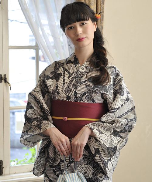 Tokyo135°(トウキョウヒャクサンジュウゴド)の「ゆかた3点セット 浴衣+帯+下駄 2018年新作オリジナル浴衣「古典文様」(着物/浴衣)」|ブラック