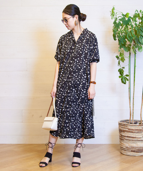 B.I.D.(ビーアイディー)の「BID / Flower Print Shirts Long Onepiece(ワンピース・レディース・ブラック/アイボリー/キャメル・FREE)」の2枚目の写真