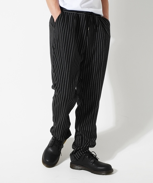 GOSTAR DE FUGA（ゴスタール ジフーガ）の「ポンチ素材細ストライプデザインテーパードパンツ（その他パンツ・メンズ・ブラック/ネイビー/グレー・S/M/L）」の4枚目の写真