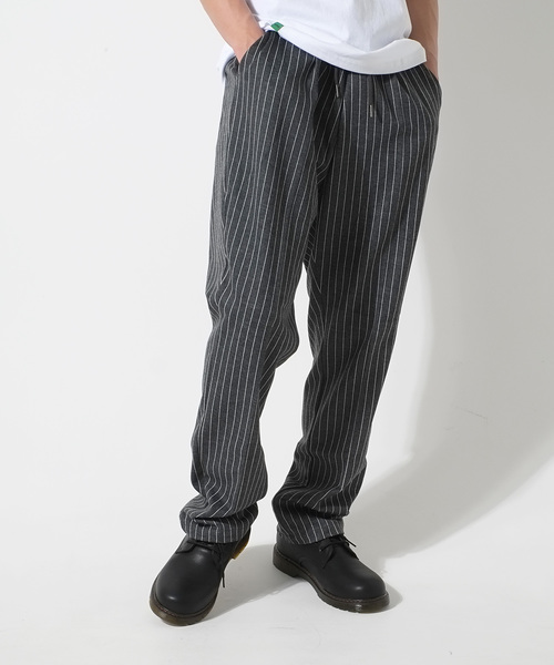 GOSTAR DE FUGA（ゴスタール ジフーガ）の「ポンチ素材細ストライプデザインテーパードパンツ（その他パンツ・メンズ・ブラック/ネイビー/グレー・S/M/L）」の7枚目の写真