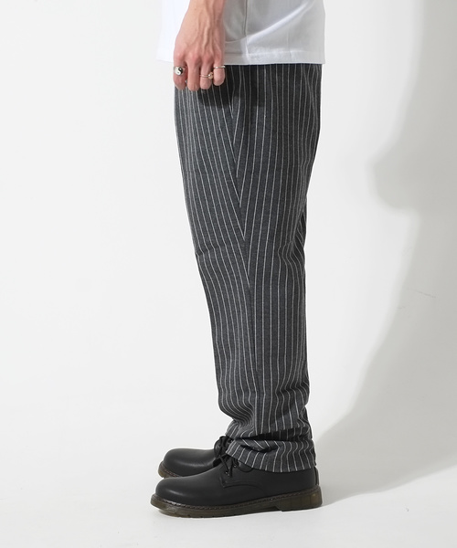 GOSTAR DE FUGA（ゴスタール ジフーガ）の「ポンチ素材細ストライプデザインテーパードパンツ（その他パンツ・メンズ・ブラック/ネイビー/グレー・S/M/L）」の8枚目の写真