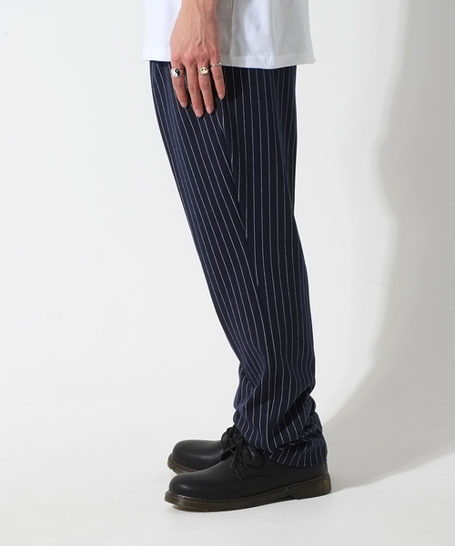 GOSTAR DE FUGA（ゴスタール ジフーガ）の「ポンチ素材細ストライプデザインテーパードパンツ（その他パンツ・メンズ・ブラック/ネイビー/グレー・S/M/L）」の11枚目の写真