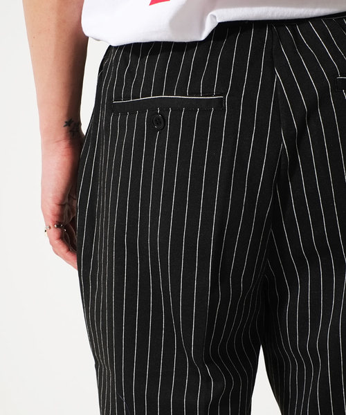 GOSTAR DE FUGA（ゴスタール ジフーガ）の「ポンチ素材細ストライプデザインテーパードパンツ（その他パンツ・メンズ・ブラック/ネイビー/グレー・S/M/L）」の13枚目の写真