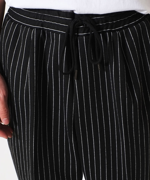 GOSTAR DE FUGA（ゴスタール ジフーガ）の「ポンチ素材細ストライプデザインテーパードパンツ（その他パンツ・メンズ・ブラック/ネイビー/グレー・S/M/L）」の15枚目の写真