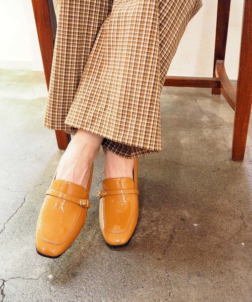 cava cava（サヴァサヴァ）の「〈cava cava（サヴァサヴァ）〉ベルトローファー（ローファー・レディース・ブラック/ライトブラウン/パイソン・22.5cm/23.5cm/24.5cm/23.0cm/24.0cm）」の3枚目の写真