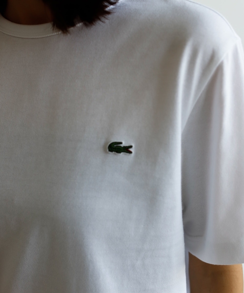 LACOSTE(ラコステ)の「【Holiday】LACOSTE コットンロゴTシャツ(Tシャツ/カットソー・レディース・ホワイト/ブラック・MEDIUM/LARGE/SMALL)」の9枚目の写真