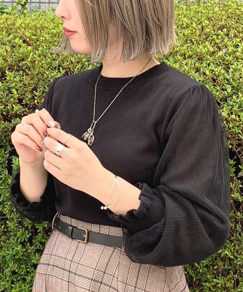 apres jour mignon(アプレジュールミニョン)の「袖チュールプリーツニット【ZOZOTOWN限定アイテム】(ニット/セーター・レディース・ブラック/アイボリー/ラベンダー・フリー)」の2枚目の写真