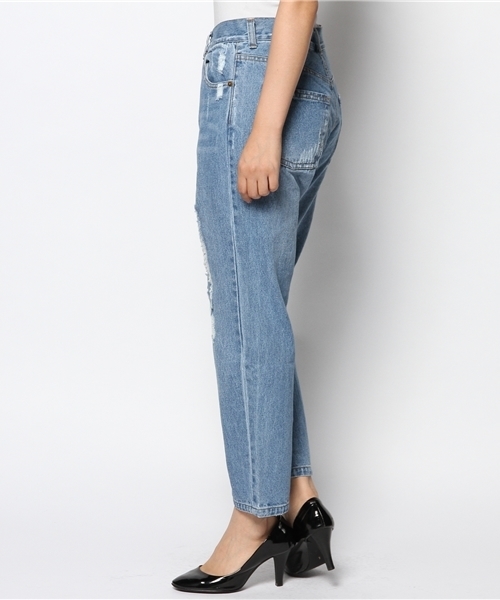 mystic(ミスティック)の「ダメージデニムテーパード(デニムパンツ・レディース・ブルー/ホワイト・1/2)」の3枚目の写真