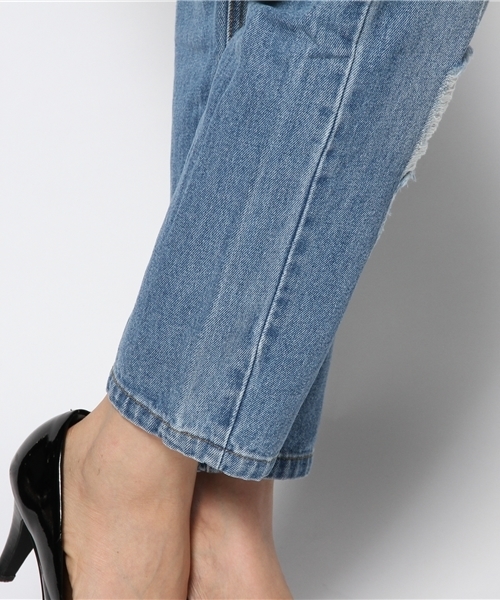 mystic(ミスティック)の「ダメージデニムテーパード(デニムパンツ・レディース・ブルー/ホワイト・1/2)」の8枚目の写真