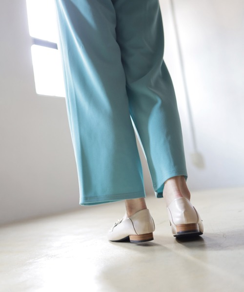 SESTO（セスト）の「かかとが踏めて靴ずれしにくい。ウッドヒールのスクエアトゥトラッドローファーパンプス（ローファー・レディース・ブラック/ダークブラウン/アイボリー/パイソン・22.5cm/23.5cm/24.5cm/25.5cm/23.0cm/24.0cm/22.0cm）」の6枚目の写真