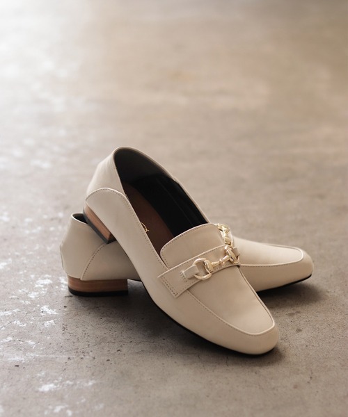 SESTO（セスト）の「かかとが踏めて靴ずれしにくい。ウッドヒールのスクエアトゥトラッドローファーパンプス（ローファー・レディース・ブラック/ダークブラウン/アイボリー/パイソン・22.5cm/23.5cm/24.5cm/25.5cm/23.0cm/24.0cm/22.0cm）」の7枚目の写真