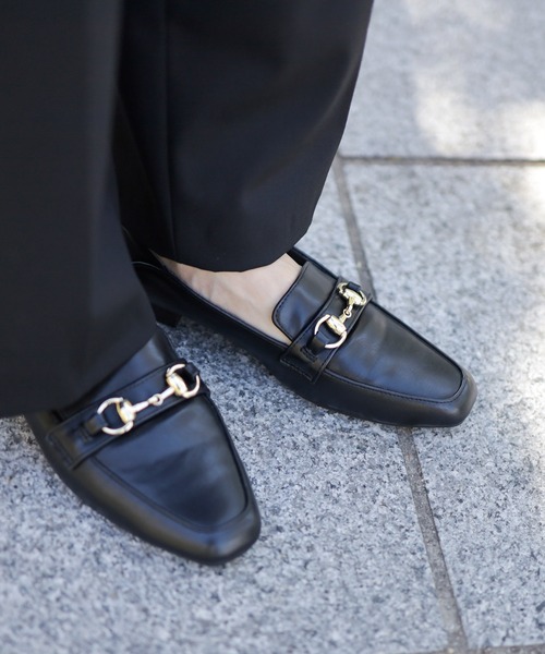 SESTO（セスト）の「かかとが踏めて靴ずれしにくい。ウッドヒールのスクエアトゥトラッドローファーパンプス（ローファー・レディース・ブラック/ダークブラウン/アイボリー/パイソン・22.5cm/23.5cm/24.5cm/25.5cm/23.0cm/24.0cm/22.0cm）」の9枚目の写真