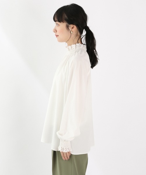 LOWRYS FARM（ローリーズファーム）の「レースネックシャーリングブラウス　895259（Tシャツ/カットソー・レディース・ホワイト/ブラック/エンジ・FREE）」の10枚目の写真