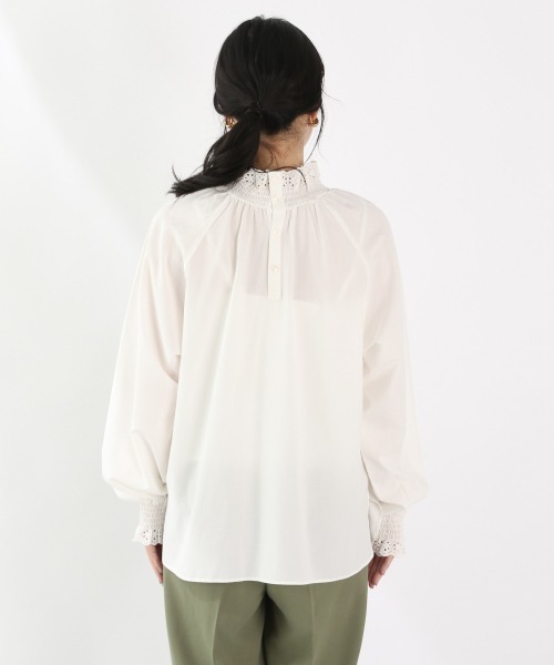 LOWRYS FARM（ローリーズファーム）の「レースネックシャーリングブラウス　895259（Tシャツ/カットソー・レディース・ホワイト/ブラック/エンジ・FREE）」の5枚目の写真
