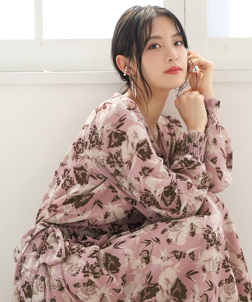 osharewalker（オシャレウォーカー）の「【廃盤】『花柄Vネック