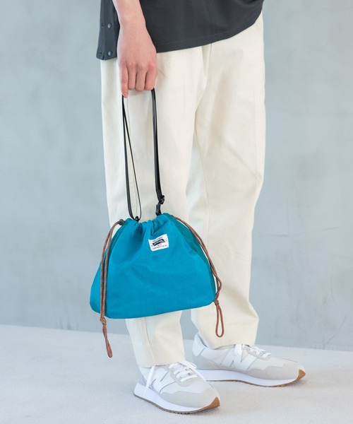 niko and...(ニコアンド)の「配色巾着ショルダーバッグ(ショルダーバッグ・メンズ・ネイビー/グリーン/チャコール・0)」の3枚目の写真