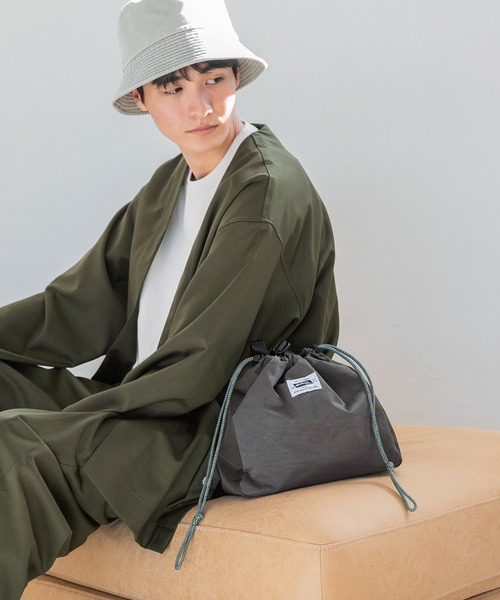 niko and...(ニコアンド)の「配色巾着ショルダーバッグ(ショルダーバッグ・メンズ・ネイビー/グリーン/チャコール・0)」の6枚目の写真