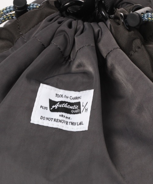 niko and...(ニコアンド)の「配色巾着ショルダーバッグ(ショルダーバッグ・メンズ・ネイビー/グリーン/チャコール・0)」の21枚目の写真