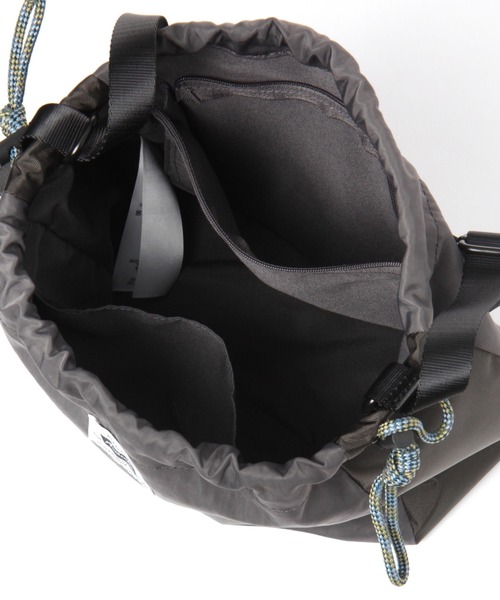 niko and...(ニコアンド)の「配色巾着ショルダーバッグ(ショルダーバッグ・メンズ・ネイビー/グリーン/チャコール・0)」の19枚目の写真