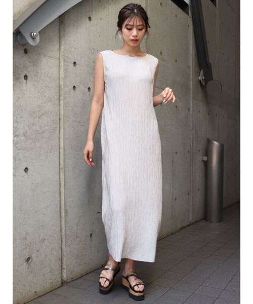 MURUA（ムルーア）の「シャイニープリーツマキシワンピース（ワンピース・レディース・アイボリー/グレー/モカ・FREE）」の12枚目の写真