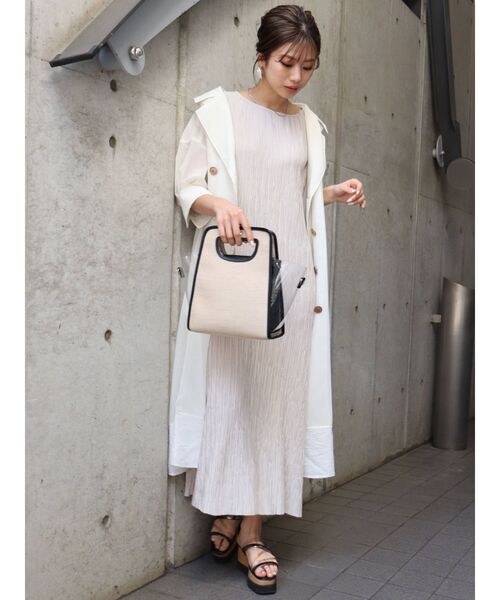 MURUA（ムルーア）の「シャイニープリーツマキシワンピース（ワンピース・レディース・アイボリー/グレー/モカ・FREE）」の22枚目の写真