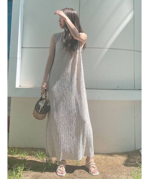 MURUA（ムルーア）の「シャイニープリーツマキシワンピース（ワンピース・レディース・アイボリー/グレー/モカ・FREE）」の21枚目の写真