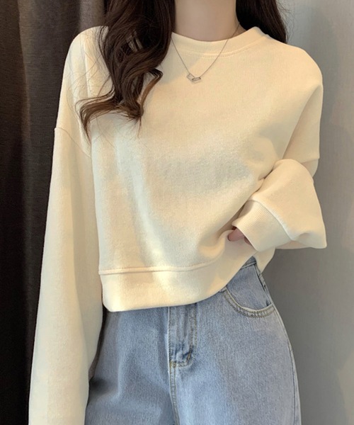 DAY CLOSET(デイ クローゼット)の「【程良く華奢魅せできるクロップド丈】やわらか長袖ラウンドネックスウェットプルオーバー レディース(スウェット・レディース・ブルー/イエロー/アイボリー/ブラック・ONE SIZE)」の2枚目の写真