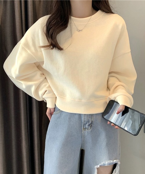 DAY CLOSET(デイ クローゼット)の「【程良く華奢魅せできるクロップド丈】やわらか長袖ラウンドネックスウェットプルオーバー レディース(スウェット・レディース・ブルー/イエロー/アイボリー/ブラック・ONE SIZE)」の6枚目の写真