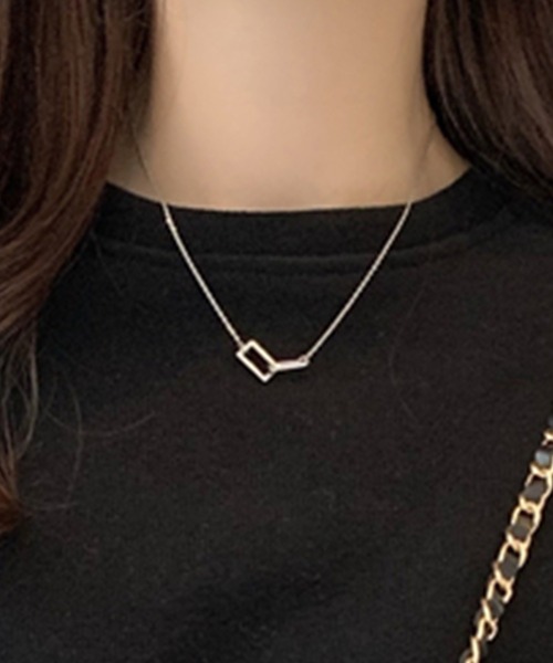 DAY CLOSET(デイ クローゼット)の「【程良く華奢魅せできるクロップド丈】やわらか長袖ラウンドネックスウェットプルオーバー レディース(スウェット・レディース・ブルー/イエロー/アイボリー/ブラック・ONE SIZE)」の14枚目の写真