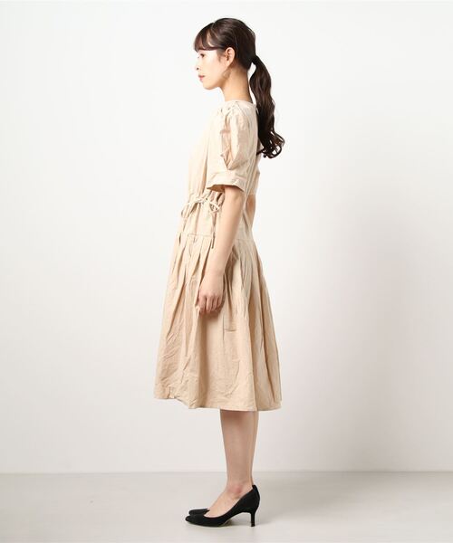 DAIS-Y（デイジー）の「【低身長さんおすすめ】プリーツ切り替え パフスリーブミディワンピース（ワンピース・レディース・ベージュ/アイボリー/ラベンダー・FREE）」の4枚目の写真