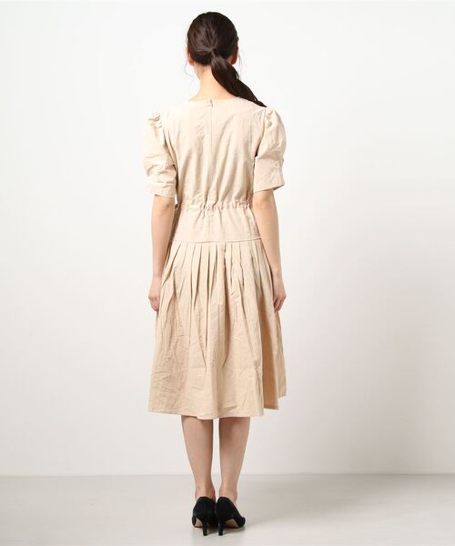 DAIS-Y（デイジー）の「【低身長さんおすすめ】プリーツ切り替え パフスリーブミディワンピース（ワンピース・レディース・ベージュ/アイボリー/ラベンダー・FREE）」の5枚目の写真