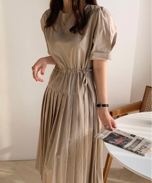 DAIS-Y（デイジー）の「【低身長さんおすすめ】プリーツ切り替え パフスリーブミディワンピース（ワンピース・レディース・ベージュ/アイボリー/ラベンダー・FREE）」の3枚目の写真