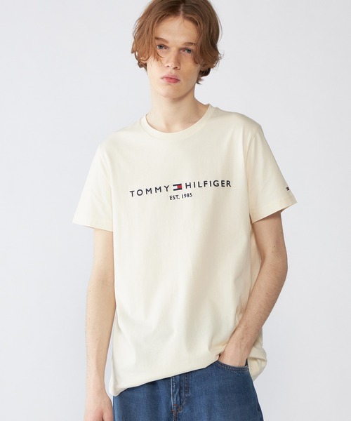 TOMMY HILFIGER（トミーヒルフィガー）の「ベーシックロゴTシャツ（Tシャツ/カットソー・メンズ・ライトブルー/ブルー/レッド/イエロー/ピンク/オレンジ/ブルー系その他/イエロー系その他/ブルー系その他2/ライトグリーン/ベージュ/イエロー系その他2/ベージュ系1/ブルー系その他3/グリーン・LARGE/MEDIUM/SMALL/X-LARGE）」の2枚目の写真