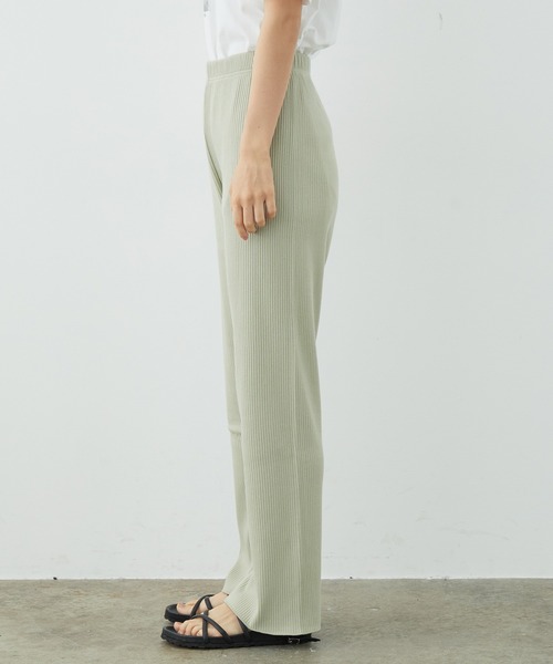 SALON adam et rope'（サロン アダム エ ロペ）の「リブリラックスパンツ［MEDI Veil］【抗菌・消臭・UVケア】（その他パンツ・レディース・ベージュ/カーキ/ライトグリーン・FREE）」の10枚目の写真