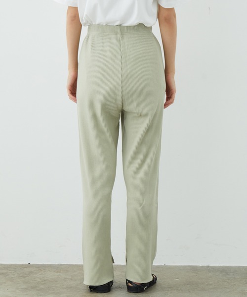 SALON adam et rope'（サロン アダム エ ロペ）の「リブリラックスパンツ［MEDI Veil］【抗菌・消臭・UVケア】（その他パンツ・レディース・ベージュ/カーキ/ライトグリーン・FREE）」の11枚目の写真