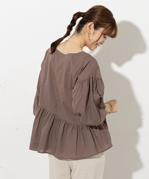 prose verse(プロズヴェール)の「アシンメトリー裾フレアブラウス(シャツ/ブラウス・レディース・ブラック/オフホワイト/ブラウン/ベージュ・フリ-)」の19枚目の写真